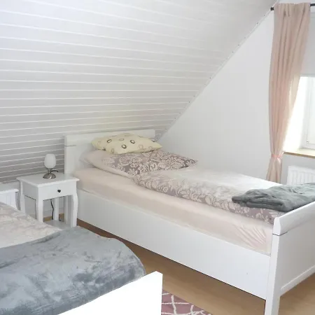 Ferienwohung Hanl - Schoene Mit 2 Schlafzimmern Mit Tv, Garten Und Grossem Badezimmer Apartment *