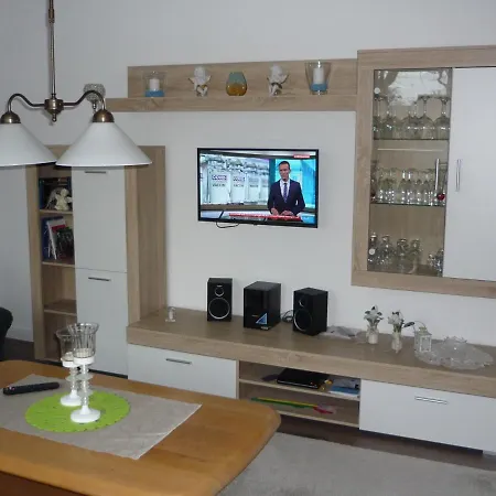 Apartment Ferienwohung Hanl - Schoene Mit 2 Schlafzimmern Mit Tv, Garten Und Grossem Badezimmer Wanderup